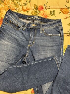 Universal Thread Women's Medium Blue Skinny Jeans